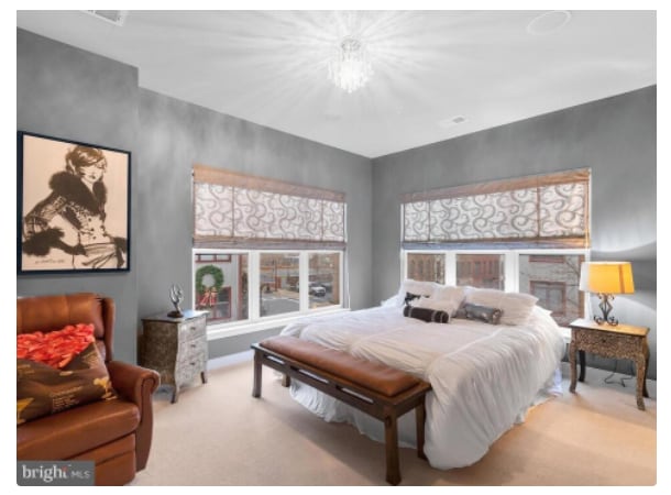 Building Photo - 5815 Lustine St