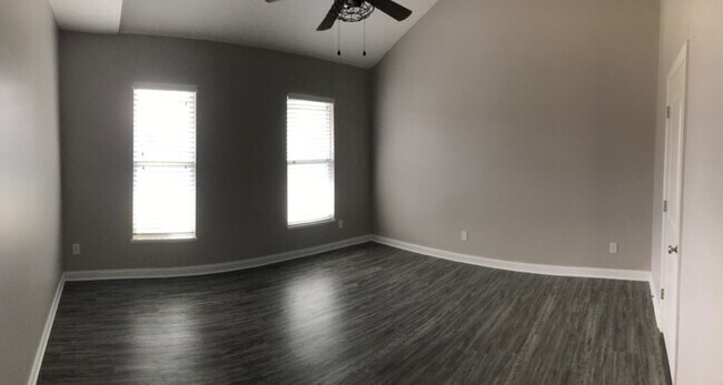 Building Photo - 2222 Tournament Way