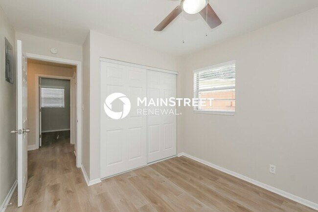 Building Photo - 3 Bedroom Pet-Friendly Home in Tampa, FL with Main Street Renewal