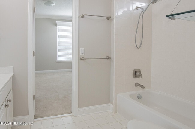 Building Photo - 9166 Spindletree Way