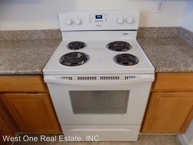 Building Photo - 111 N Walnut Ave