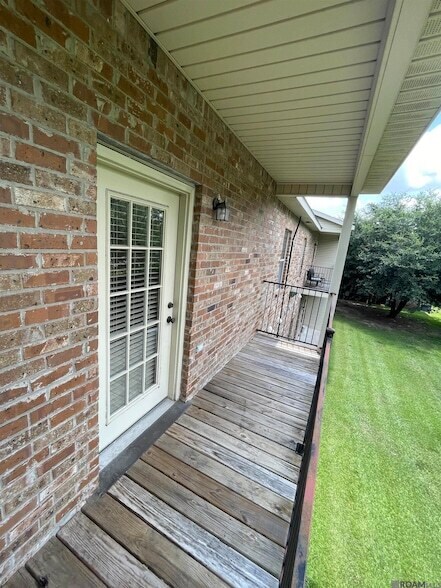 Building Photo - 828 Meadow Bend Dr