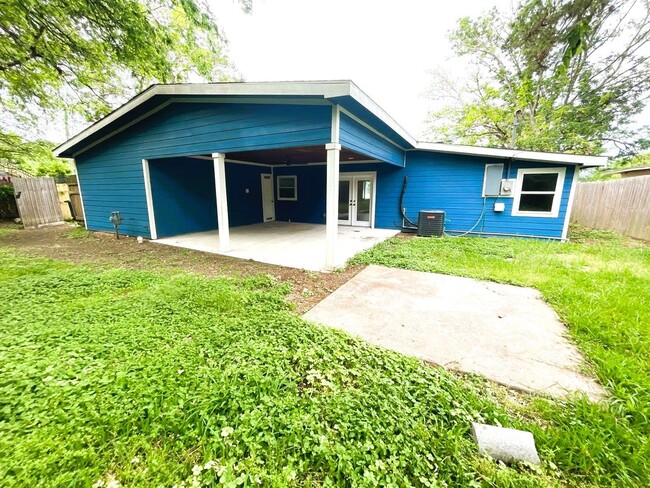 Building Photo - 24514 Sunny Glen Dr