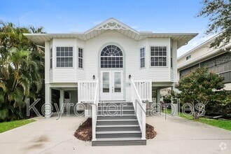 Building Photo - 771 Park Ave