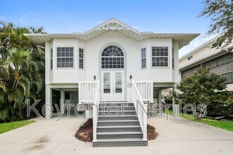 Building Photo - 771 Park Ave