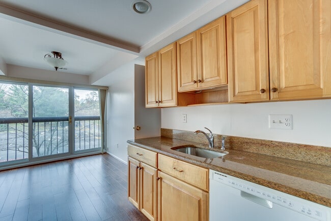 Building Photo - 2817 Jermantown Rd