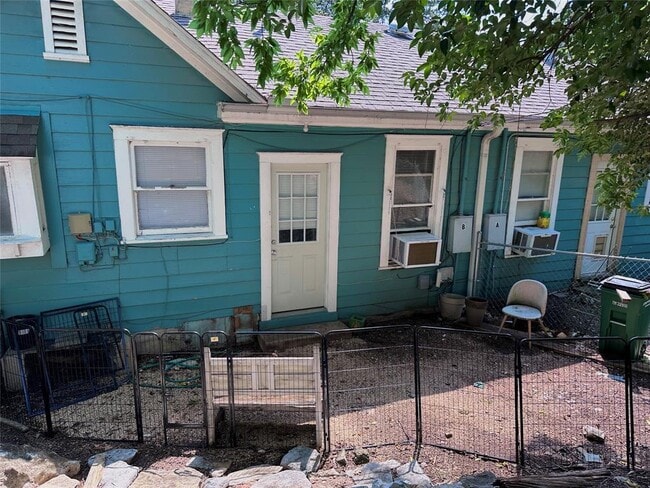 Building Photo - 202 E 31st St