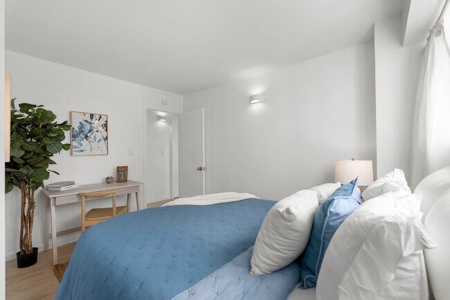 Building Photo - Renovated Unfurnished 2 bedroom, 1.5 bath ...