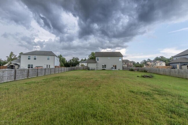 Building Photo - Beautiful home in great neighborhood!