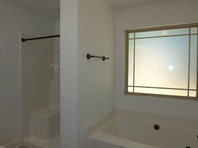 Building Photo - 4836 Covenant Cir