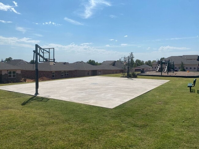 Building Photo - 4 Bedroom 3 Bathroom 2 Car Garage Home in ...