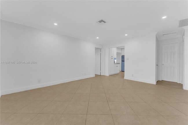 Building Photo - 5208 NE 5th Ave