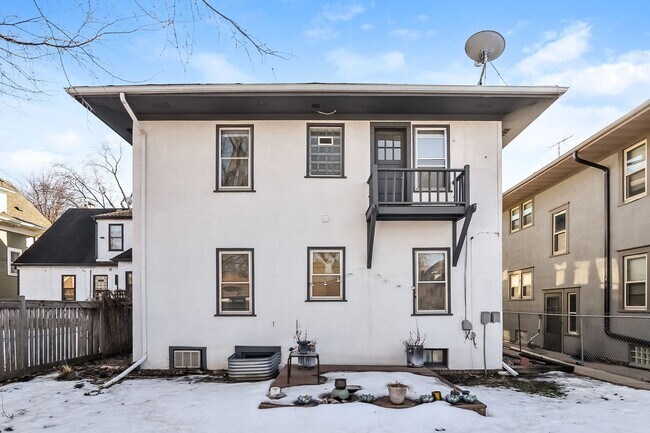 Building Photo - 1067-1069 Saint Clair Avenue