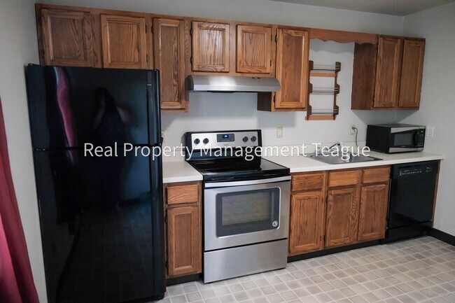 Building Photo - 32B Pine Ln