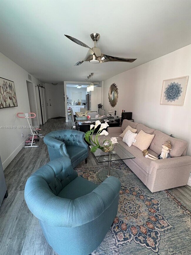 Building Photo - 1750 W 46th St