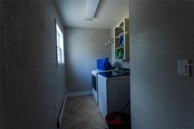 Building Photo - 1159 SW Valencia Heights Ave