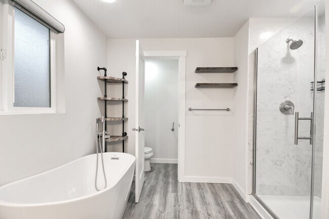 Building Photo - Beautifully renovated Home Briarwood!