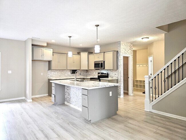 Building Photo - 7252 Lockford Walk N