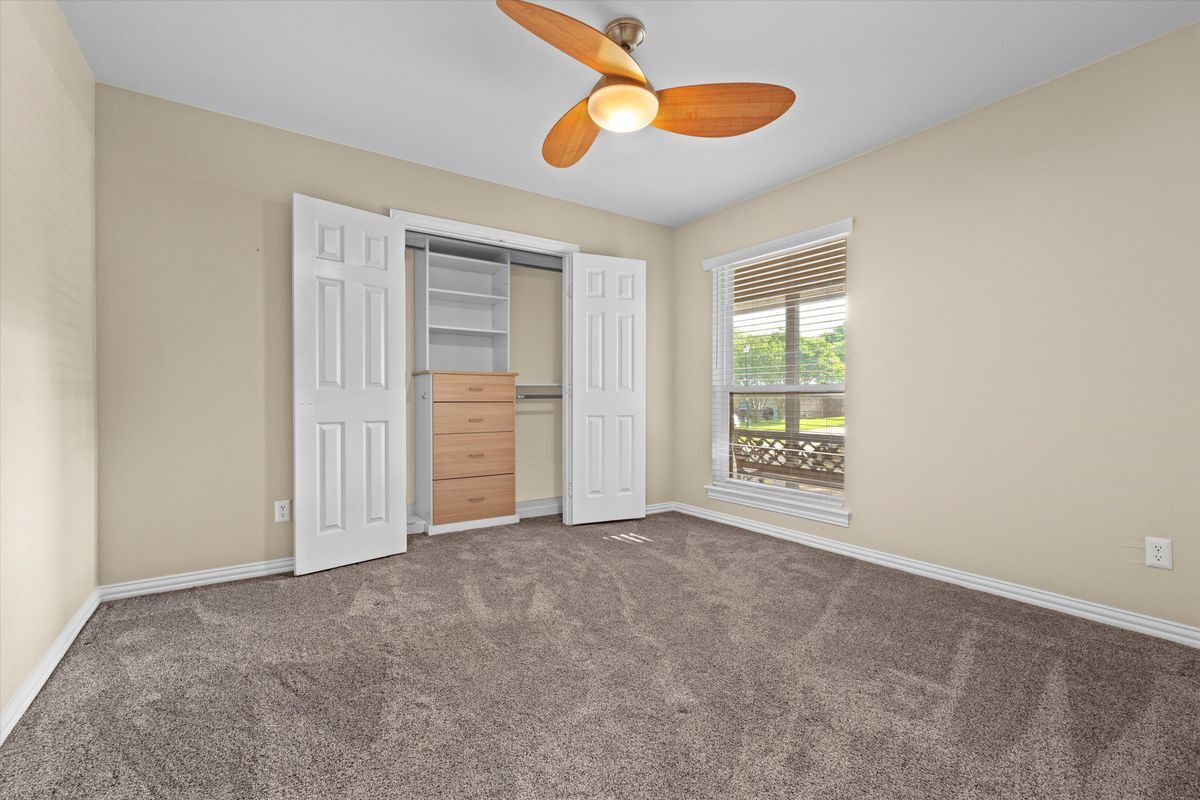 Building Photo - 839 Yellowstone Dr