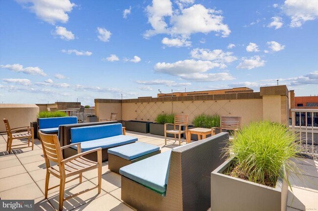 Building Photo - 811 4th St NW