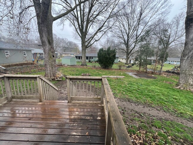 Primary Photo - 3 bedroom 1.5 Bathroom with a Large Backya...