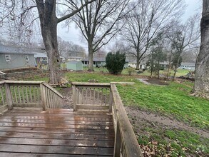 Building Photo - 3 bedroom 1.5 Bathroom with a Large Backya...