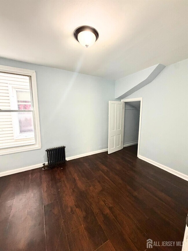 Building Photo - 1060 Bond St