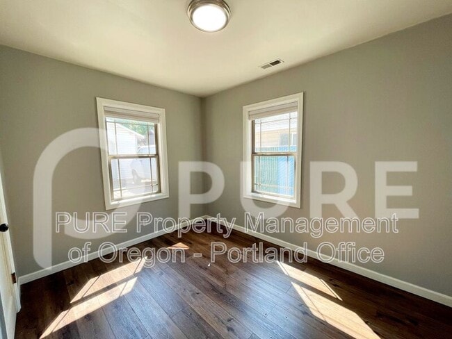 Building Photo - 8506 SE Mill St