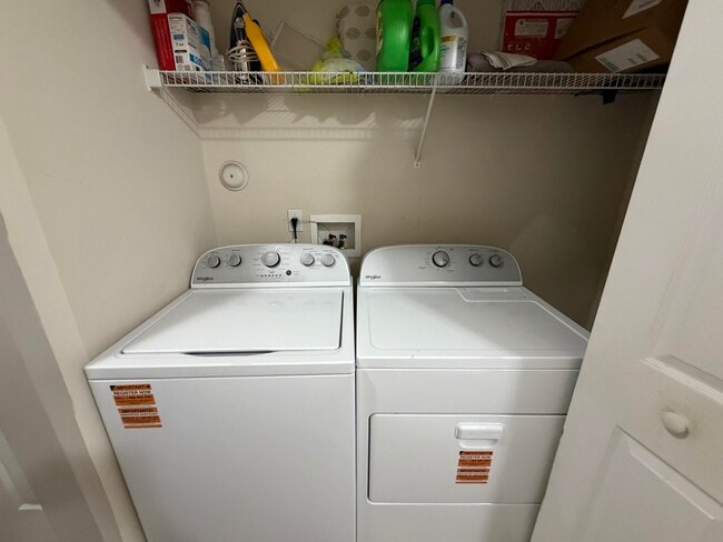 Building Photo - 2052 Alta Meadows Ln