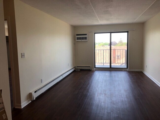 Building Photo - 95 Nahant St
