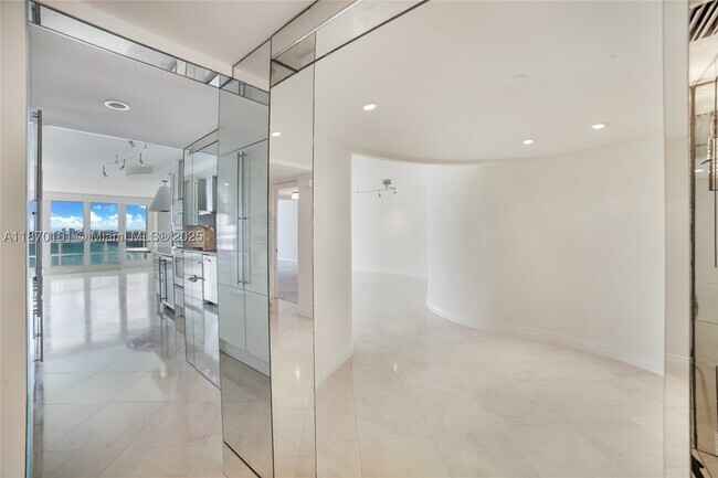 Building Photo - 2100 S Ocean Dr