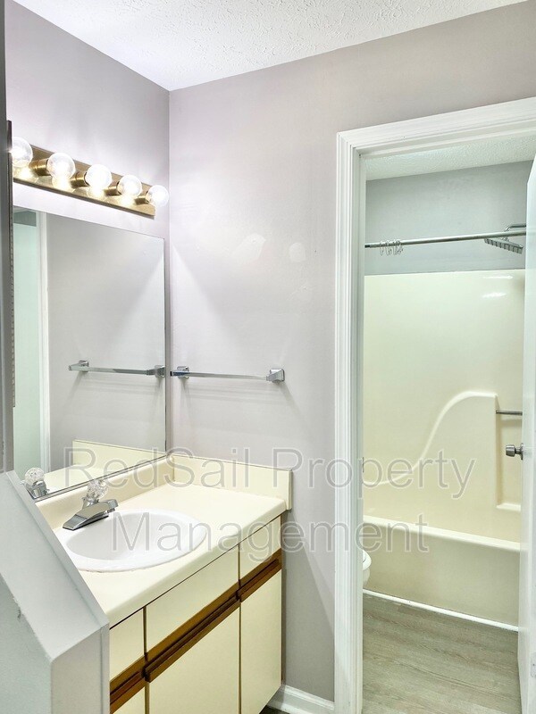 Building Photo - 15 Cape Dorey Dr