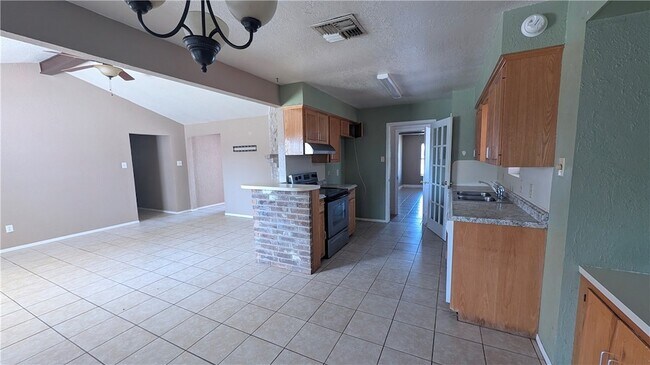 Building Photo - 9550 Waxwing St
