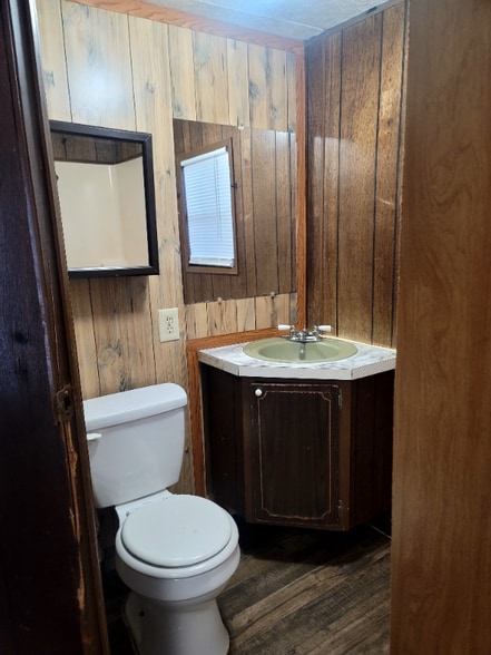 Building Photo - 413 Miller St