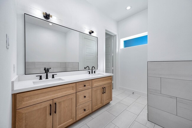 Building Photo - 3411 McGowen St