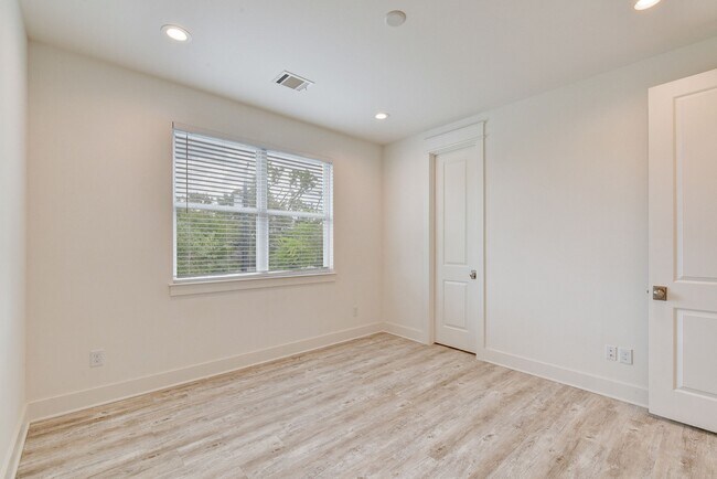 Building Photo - 2539 Judiway St
