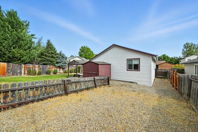 Building Photo - 5827 Orchid Wy S
