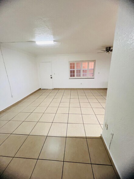 Building Photo - 1280 W 54th St