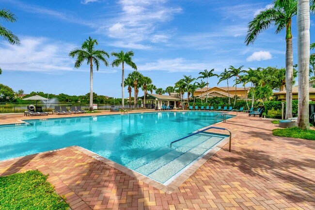 Building Photo - 4 BEDROOMS 3.5 BATHROOMS!! GATED COMMUNITY