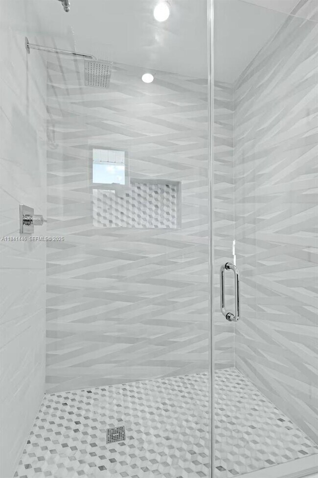 Building Photo - 17835 NE 6th Ave