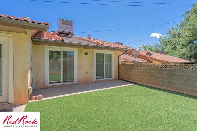 Building Photo - Newly Remodeled 3 Bedroom Townhome. Small ...