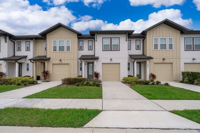 Building Photo - 1013 Plantation Ln