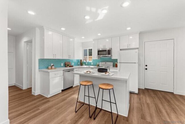 Building Photo - 8420-8424 Dallas St