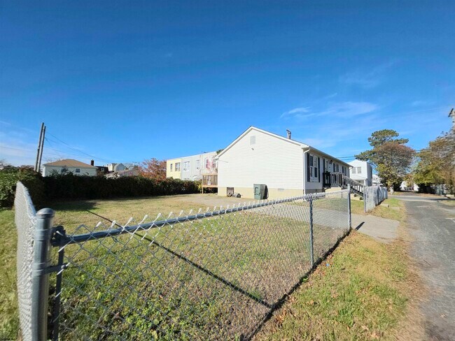 Building Photo - 1804 McKinley Ave