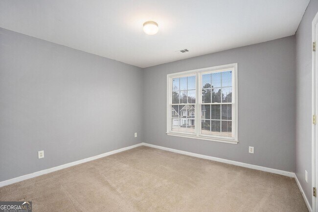 Building Photo - 3308 Sanborne Terrace