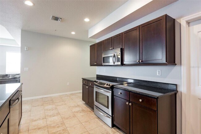 Building Photo - 636 Wells Ct