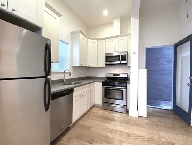 Building Photo - 372 29th St
