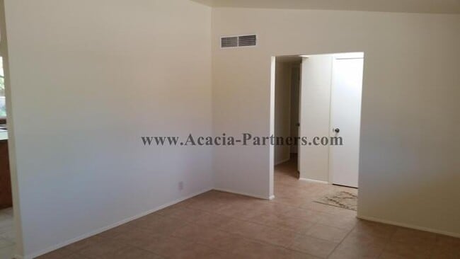 Building Photo - Spacious Eastside Property w/ Fenced Yard