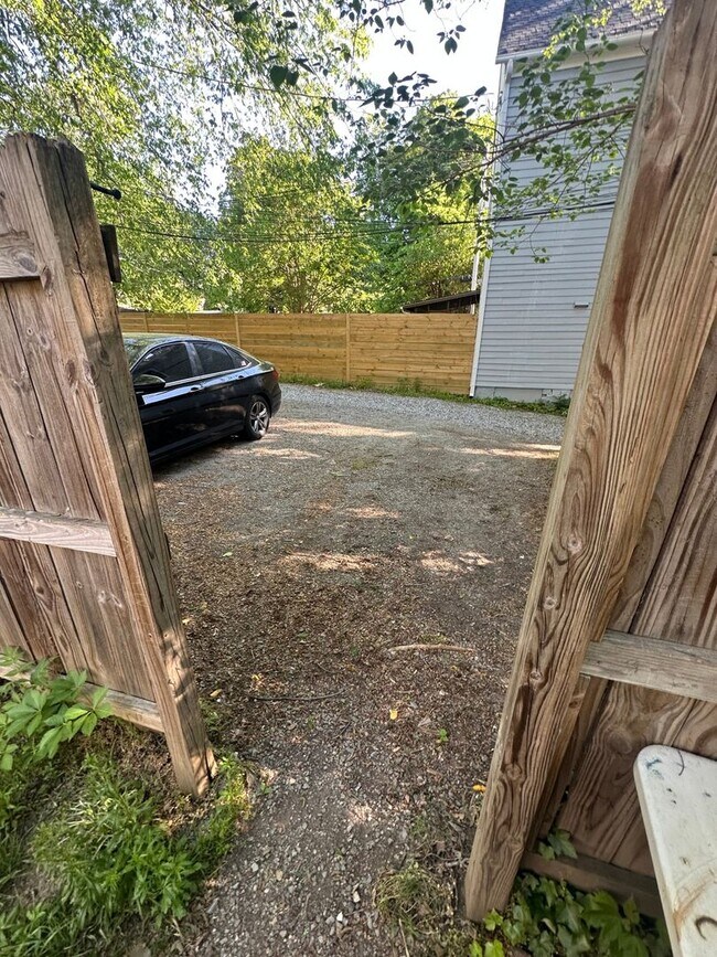 Building Photo - 4-5 Bedroom Single Family Home Located in the Fan/Richmond VA