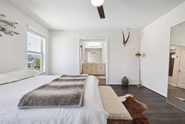 Building Photo - 2204 Land Grant Wy